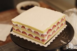 不会抹奶油也能做草莓方蛋糕的妙招!