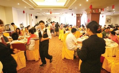 饭店吃出头发怎么处理