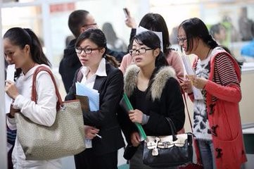 现在少数女大学生堕落的原因?
