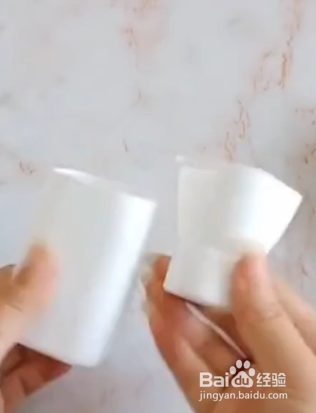 怎样用废弃的酸奶瓶子制作笔筒