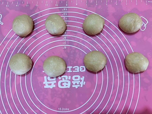 奶香浓郁蝴蝶结面包