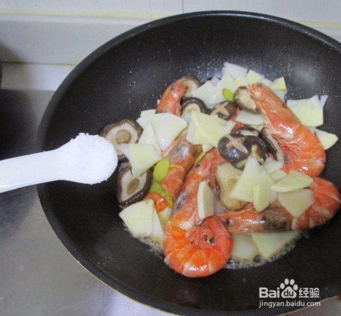 冬笋香菇烧大虾家常做法？大虾的最佳做法教程
