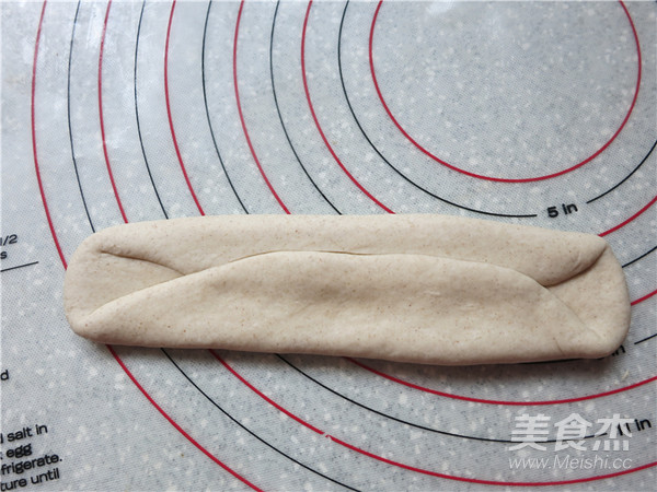 金枪鱼贝果三明治