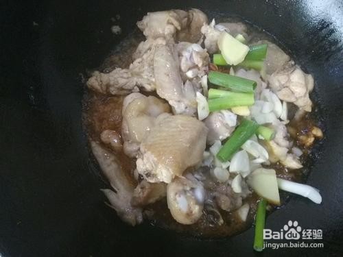 五香土豆焖鸡的做法