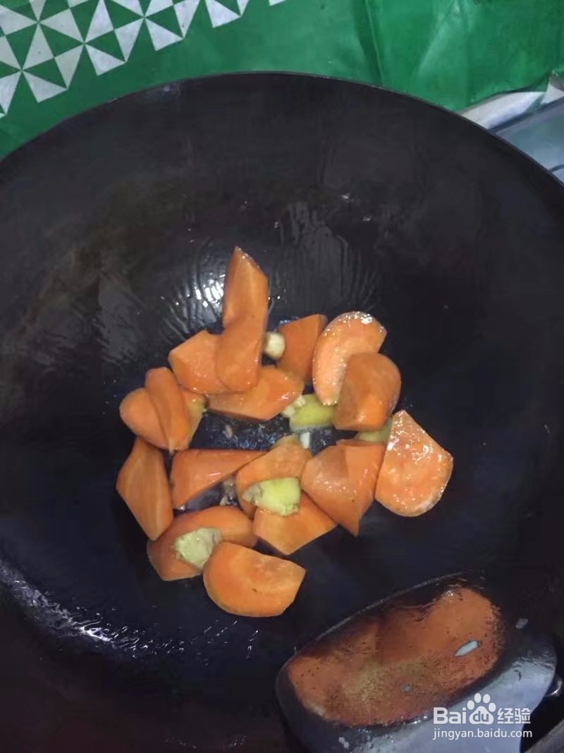 胡萝卜鸡翅中的做法