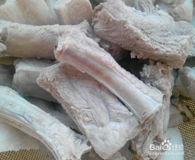 做红烧排骨，3个小技巧，排骨更好吃更入味