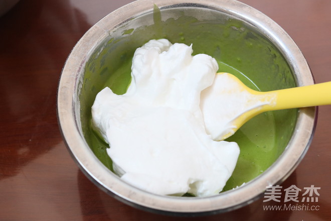 菠菜草莓奶油卷