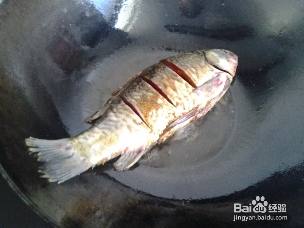 鲫鱼的做法:红烧香菇鲫鱼