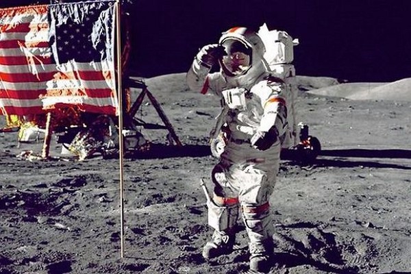 人类历史上有几个人登上了月球，分别是谁是那个国家的