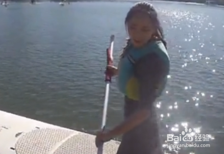 单人皮划艇怎么控制方向