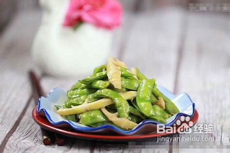 软荚豌豆炒笋的做法