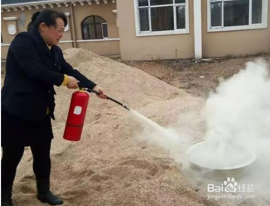 干粉灭火器怎么使用