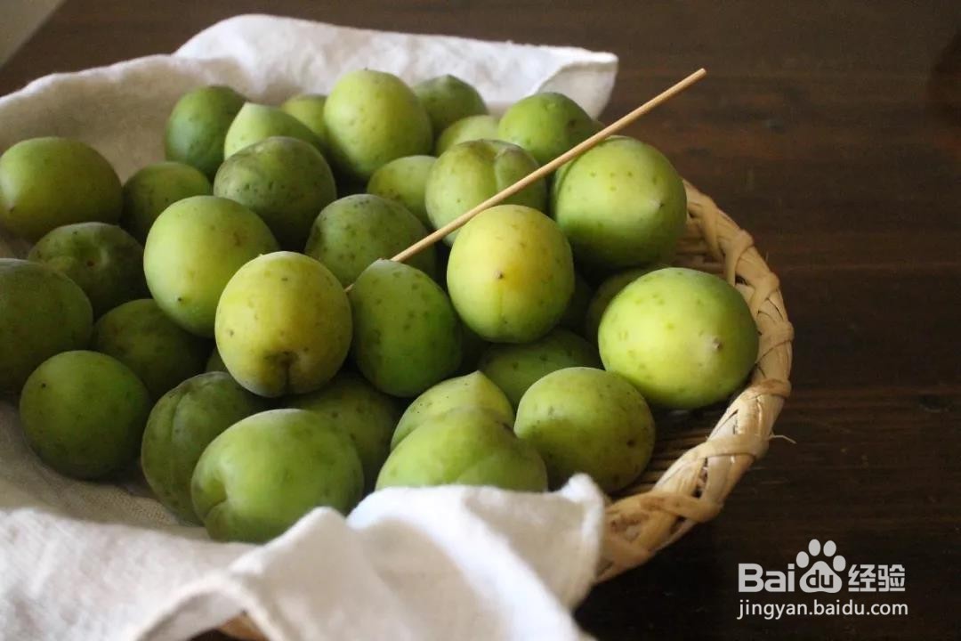 如何自制梅子酒?