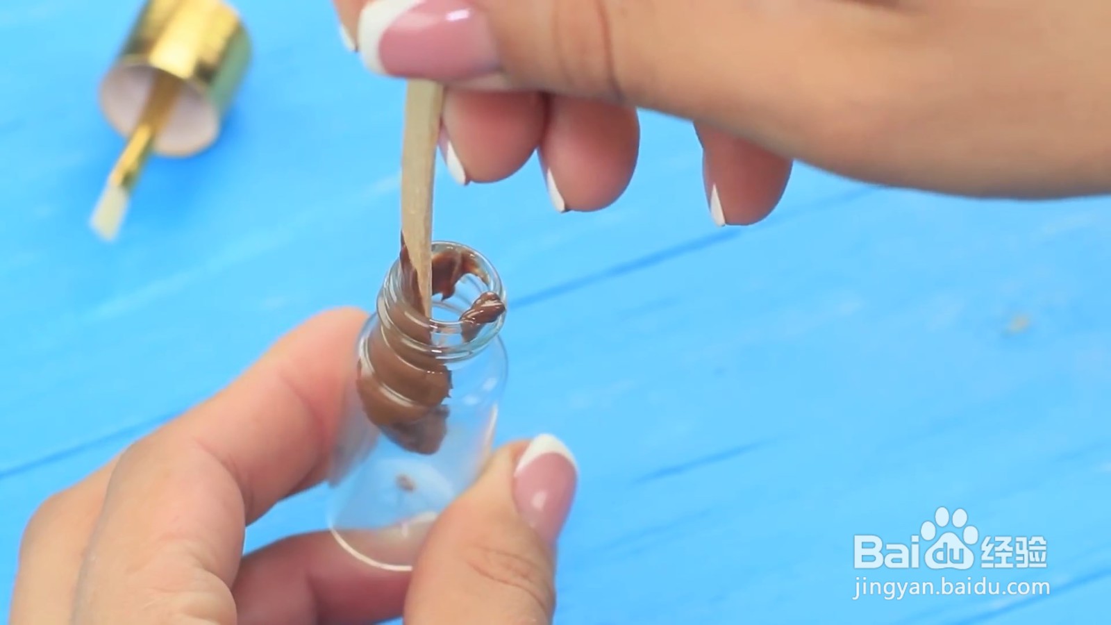 如何制作指甲油外形的巧克力容器？