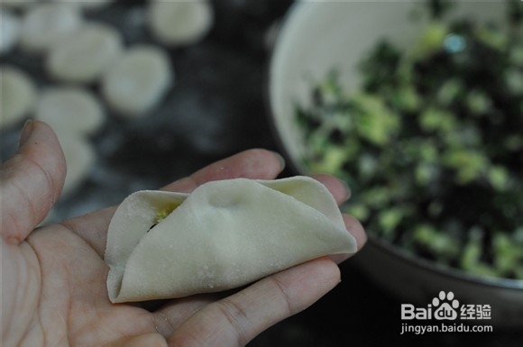 制作美味的韭菜饺子