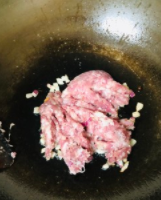 儿子能吃满满一碗饭的肉末豆角