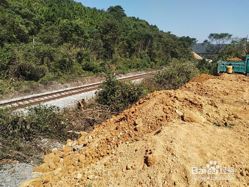 在铁路线路旁边填土的要求有哪些?