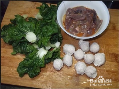 怎么做小白菜炒肉丸猪肝