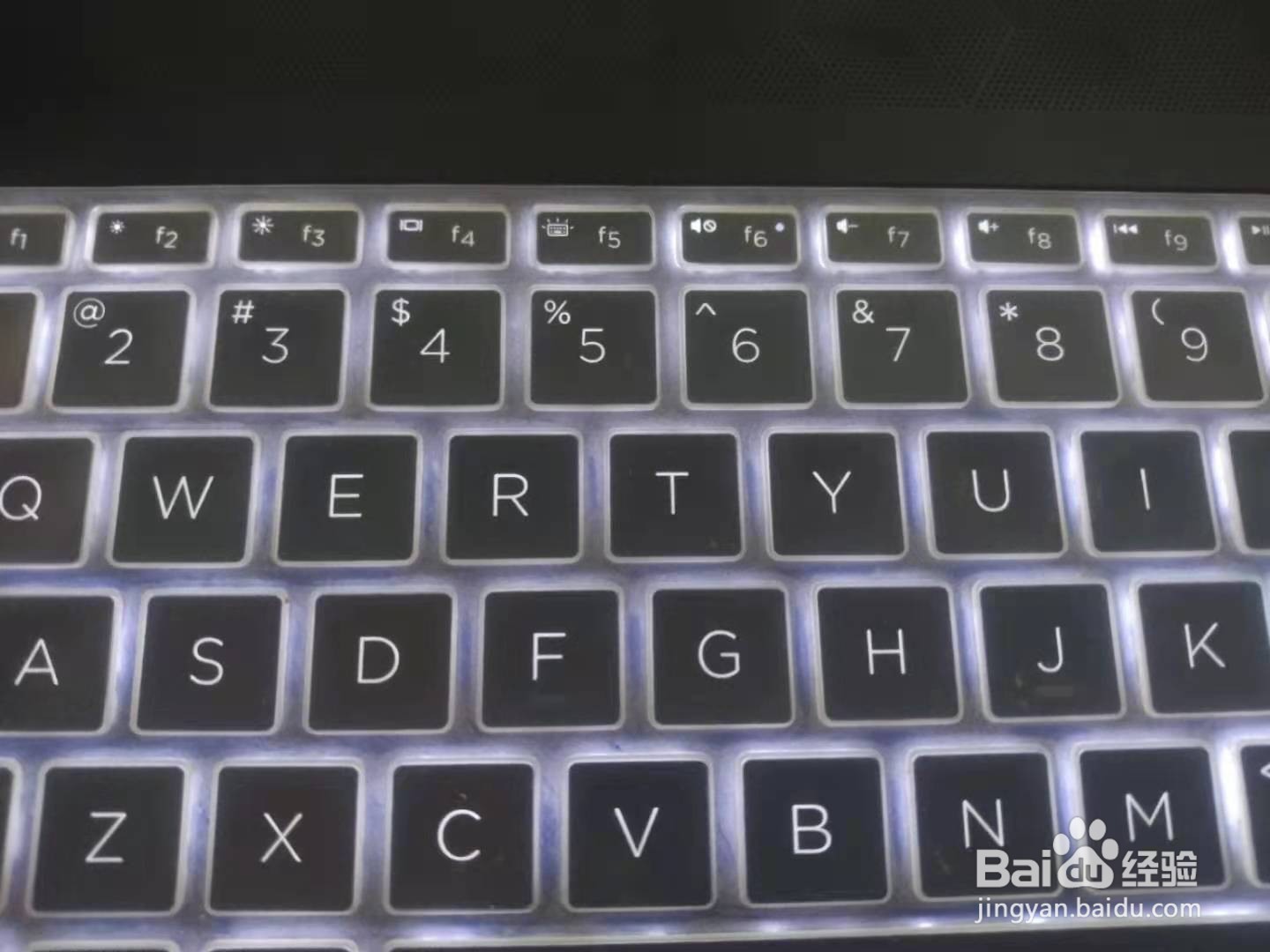 戴尔g5怎么开键盘背光七彩光