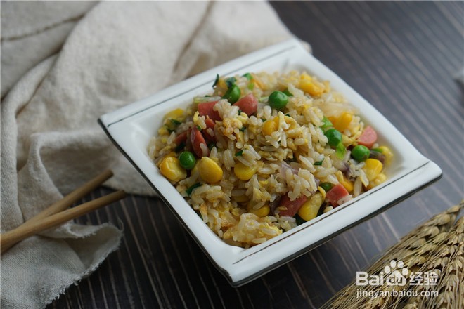 皮皮炒饭家的招牌炒饭之青豆玉米蛋炒饭