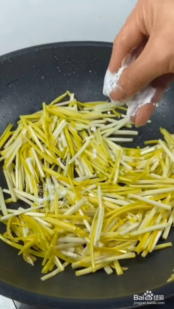 怎样做蒜黄鲜嫩不出水又好吃的蒜黄炒鸡蛋