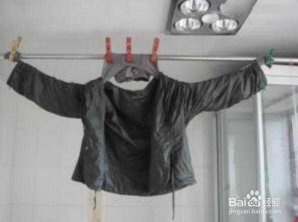 冬日羽绒服家里清洗技巧