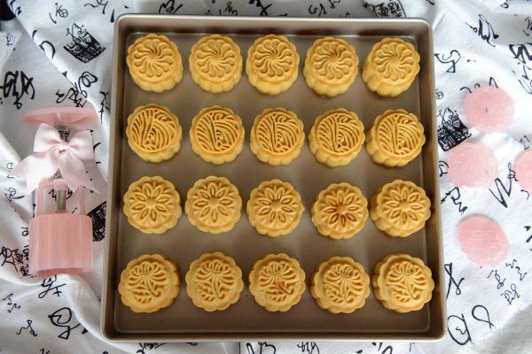 莲蓉咸蛋黄月饼