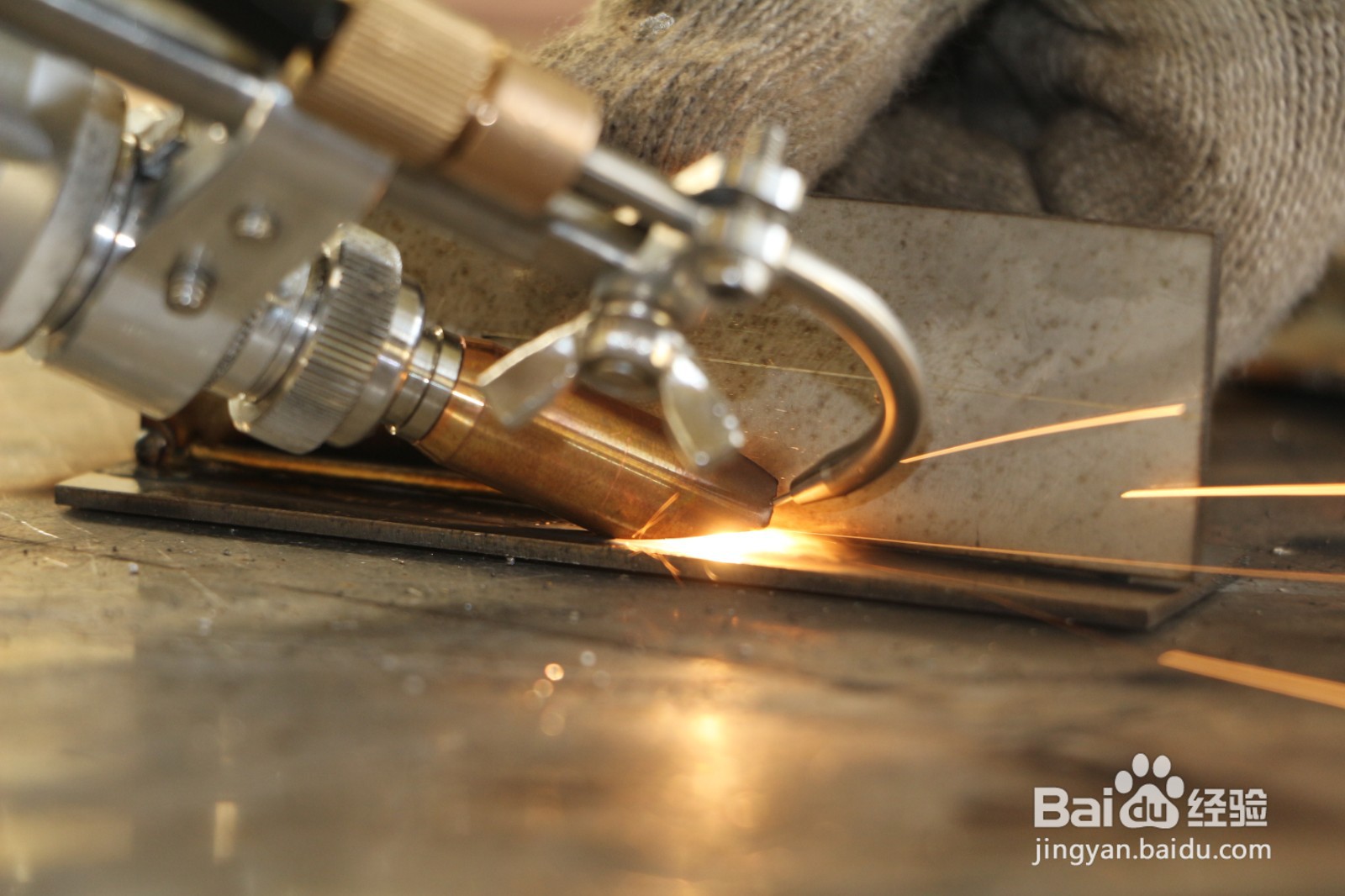 激光焊接机跟传统焊接相比好在哪里?