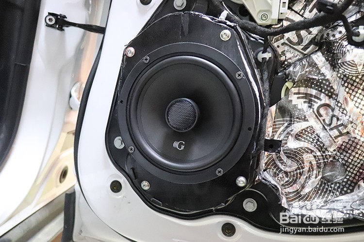 乌鲁木齐吉普自由侠汽车音响改装隔音升级案例