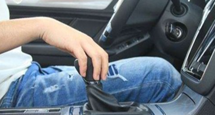 5档怎么快速减速停车？要逐级降档吗？太麻烦了吧