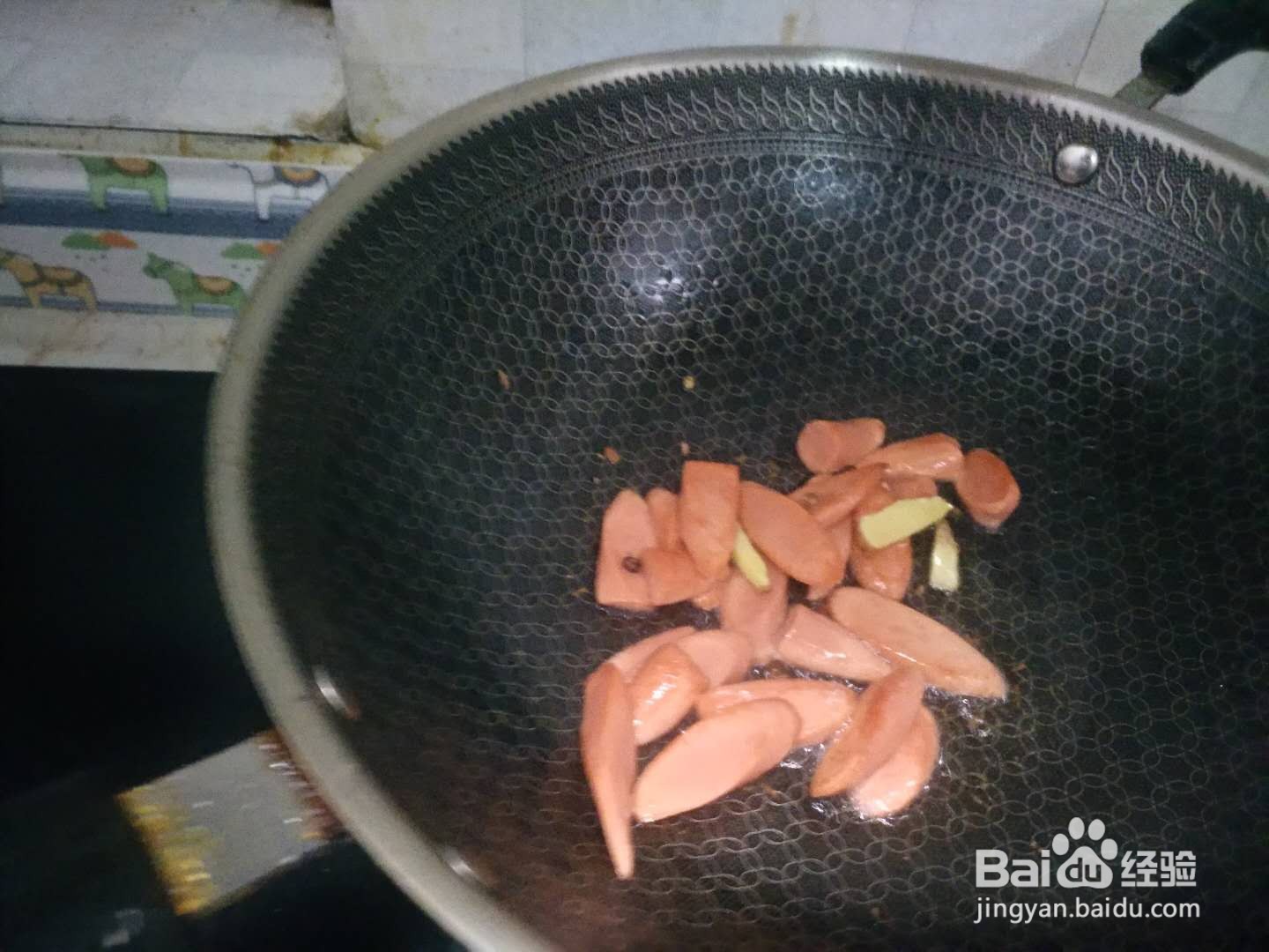 蒜苔青椒炒火腿的做法