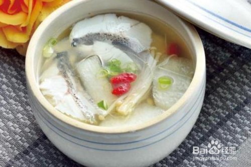 美食/营养 > 汤粥 1 将鲈鱼切片;冬瓜切块后川烫;金针菇去根后拨散;嫩