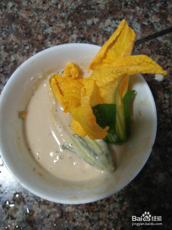 吃了还想吃的香脆炸南瓜花的烹饪方法