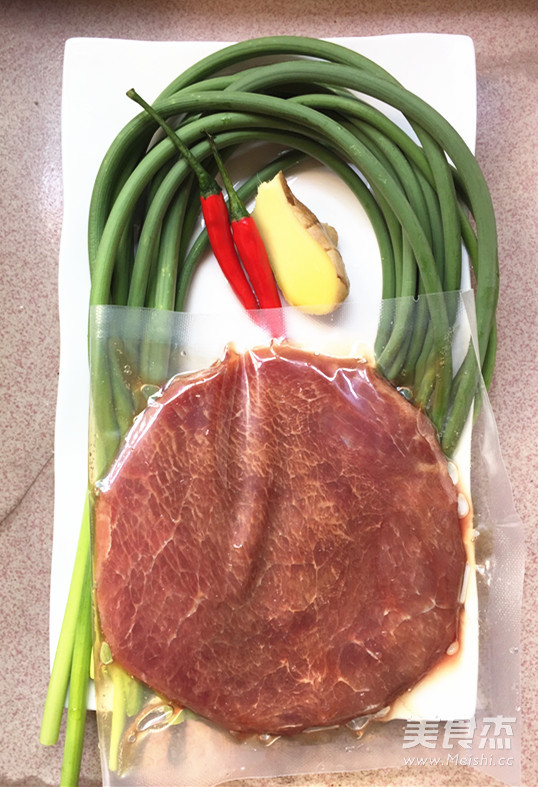 蒜苔炒牛肉的做法