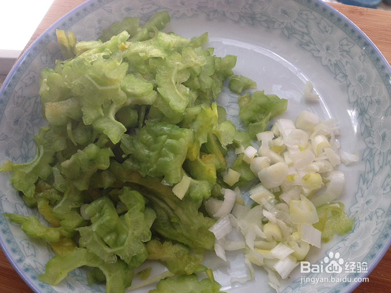 苦瓜煎蛋的做法