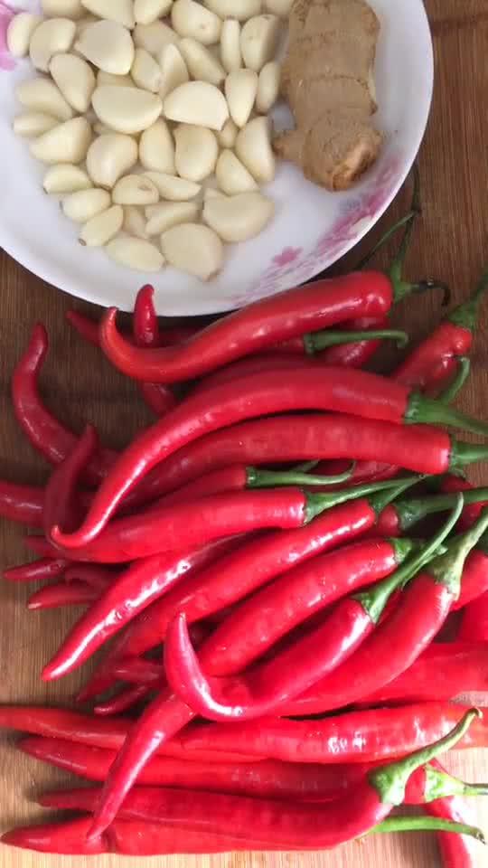 剁椒和糟辣椒一样吗