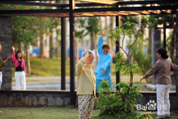 <b>老年人夏天晨练的注意事项</b>