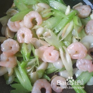鲜百合芹菜炒虾仁制作过程