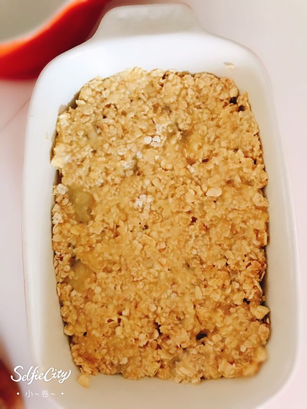 肉桂香蕉蓝莓烤燕麦