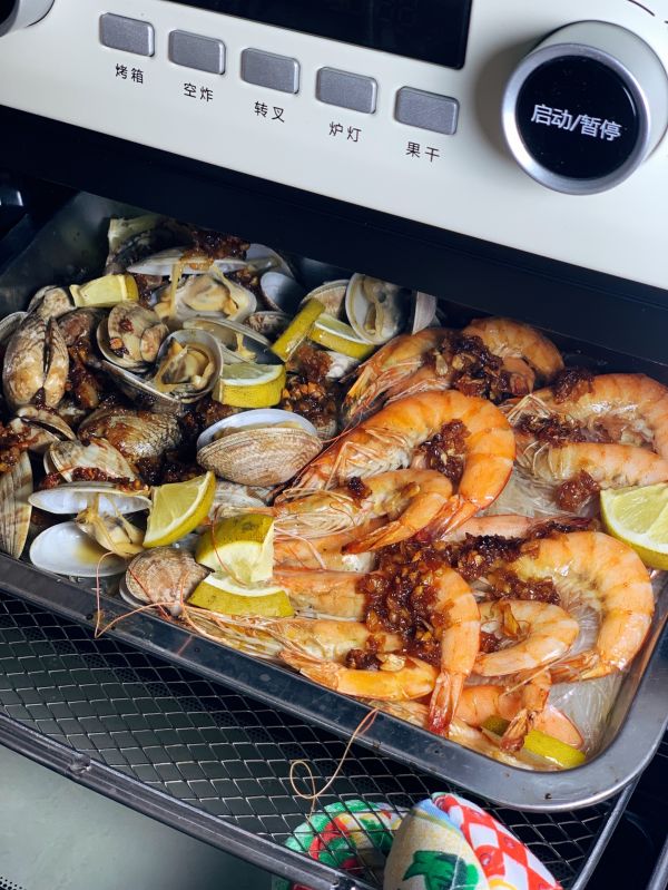 蒜蓉粉丝烤花蛤虾
