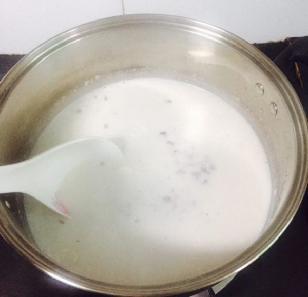 芒果牛奶芝麻燕麦粥