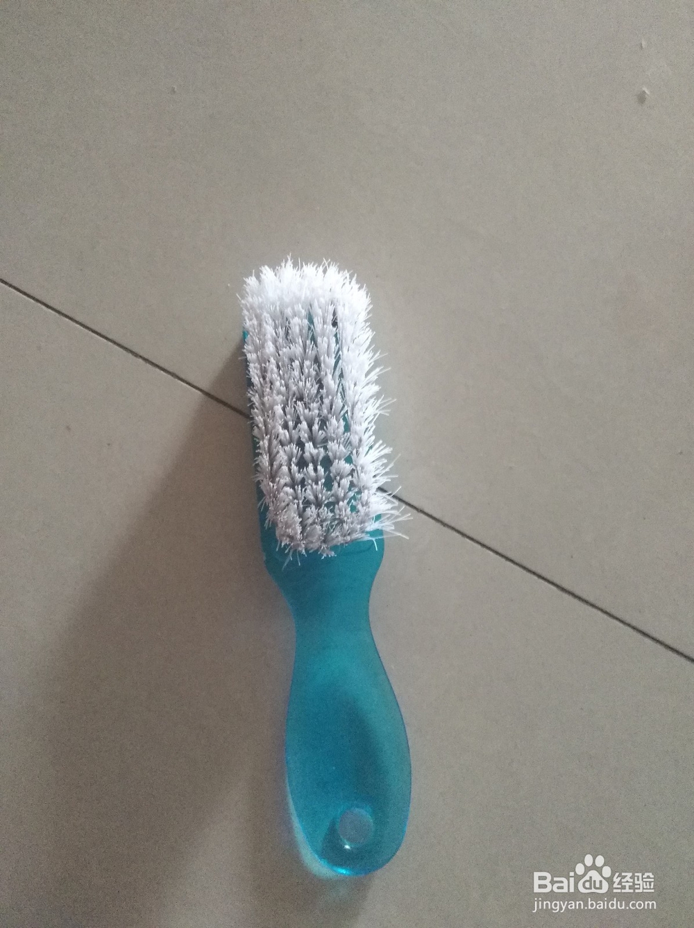 运动鞋带弹性的料子刷完后变黄了怎么办