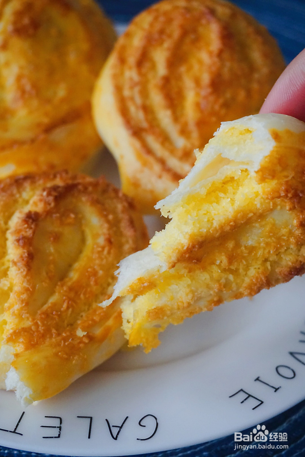 怀旧心形椰蓉面包的做法