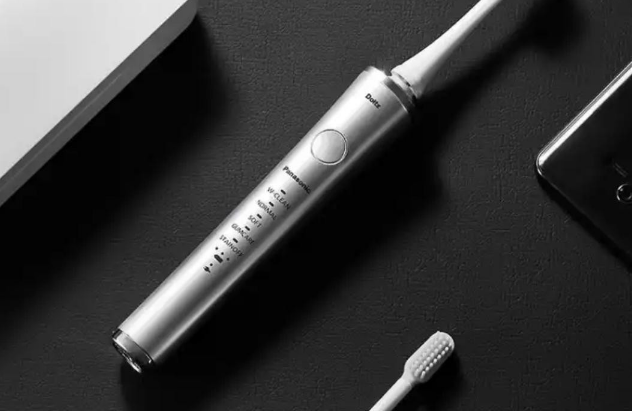 飞利浦牙刷充了一天还在闪是什么原因