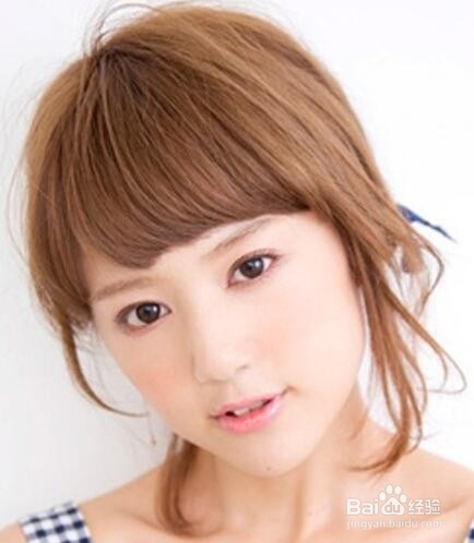 夏季这样盘发 简单清爽又减龄