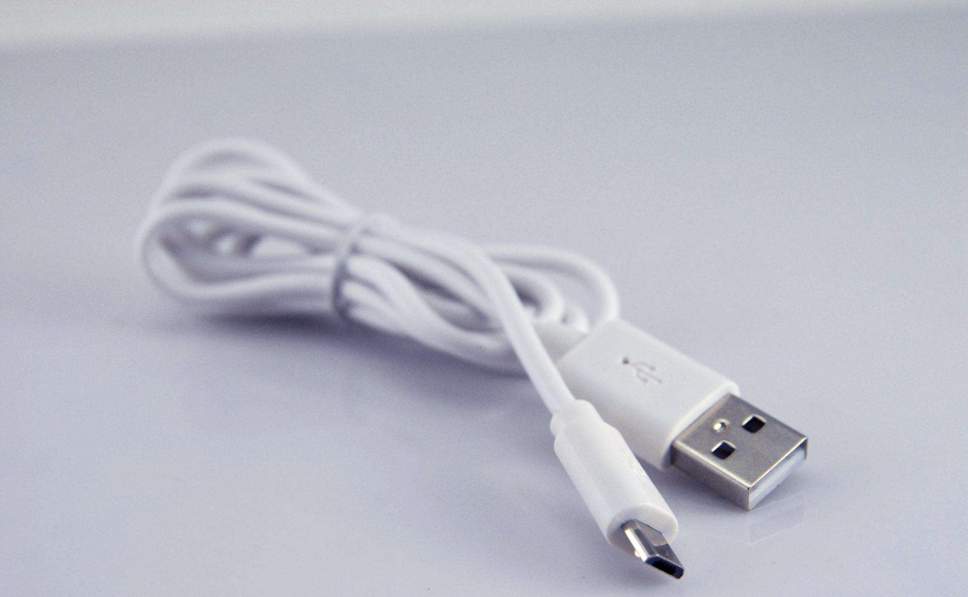 手机插上充电器没反应，怎么回事，换一个魅族的充电器还是没反应