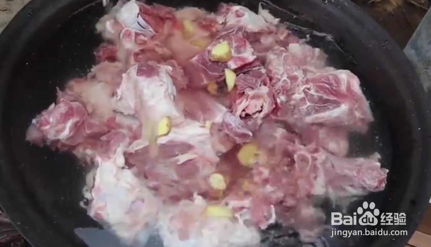 如何做酱大骨头？