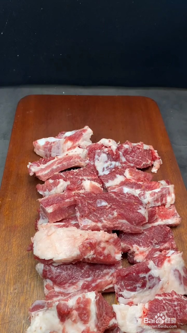 如何自制美味好吃的炖排骨