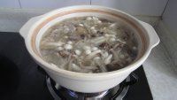 菌菇骨头汤的做法
