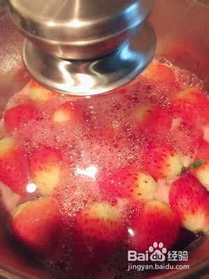 食补佳品冰糖草莓的做法